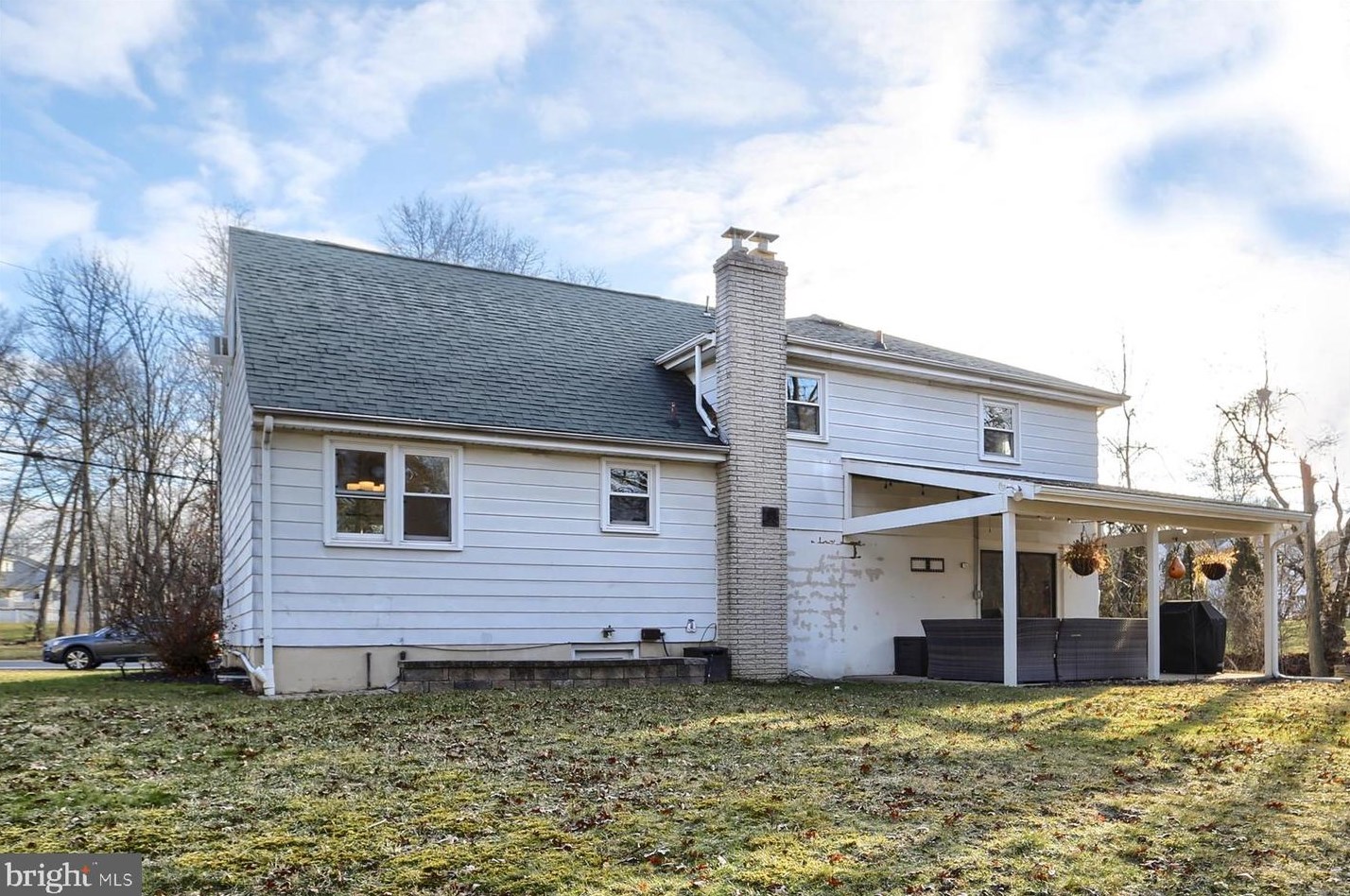 216 Fairville Ave, Harrisburg PA  17112-9701 exterior