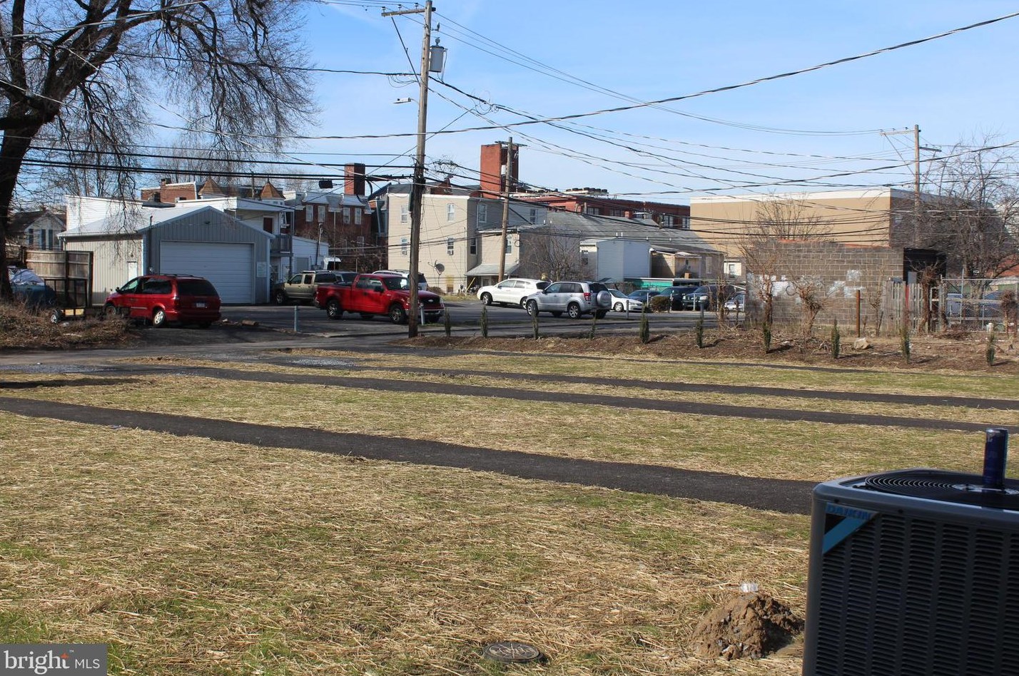 246 Hummel St, Harrisburg PA  17104-1728 exterior