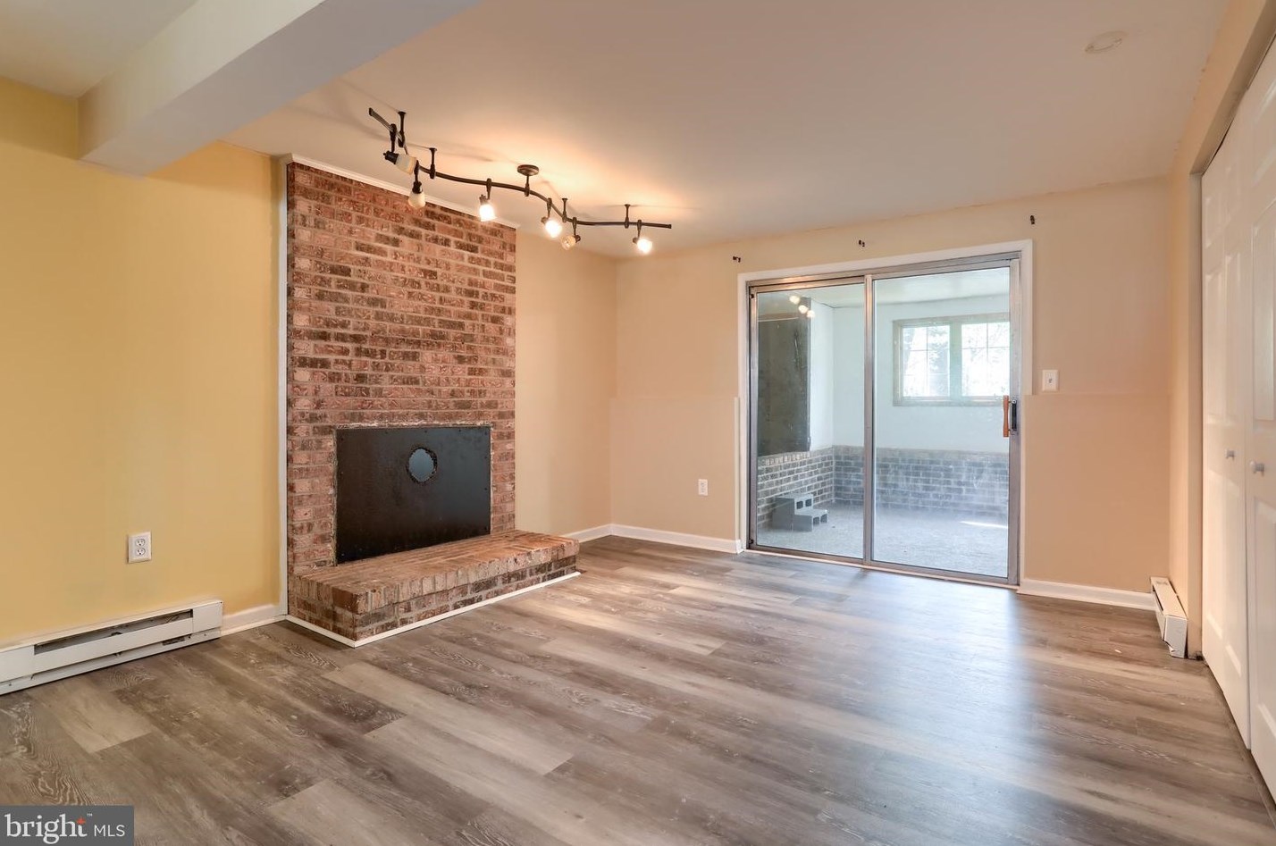 5556 Edsel St, Harrisburg PA  17109-5658 exterior