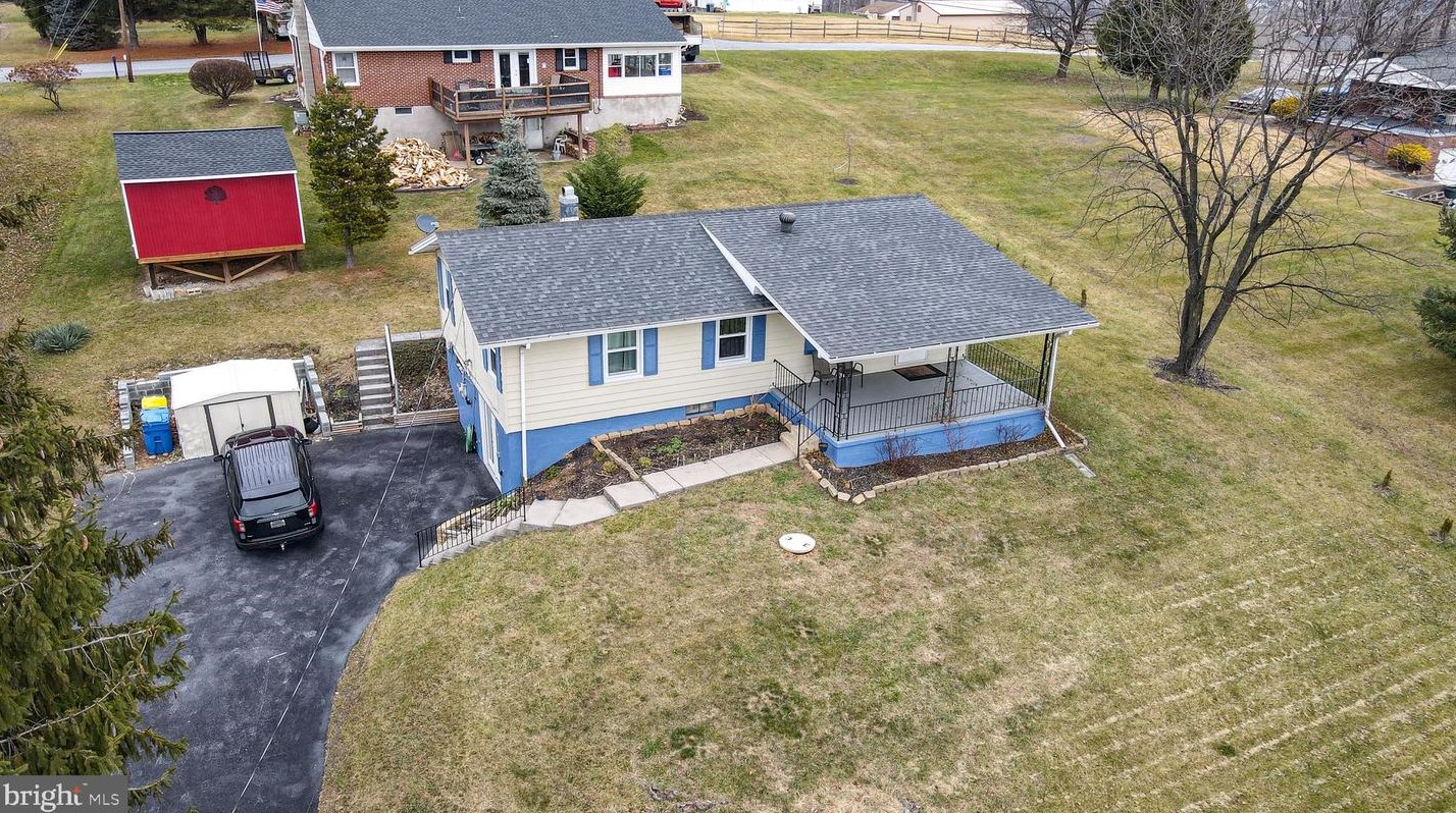 8366 Hilton St, Hummelstown PA  17036-8680 exterior