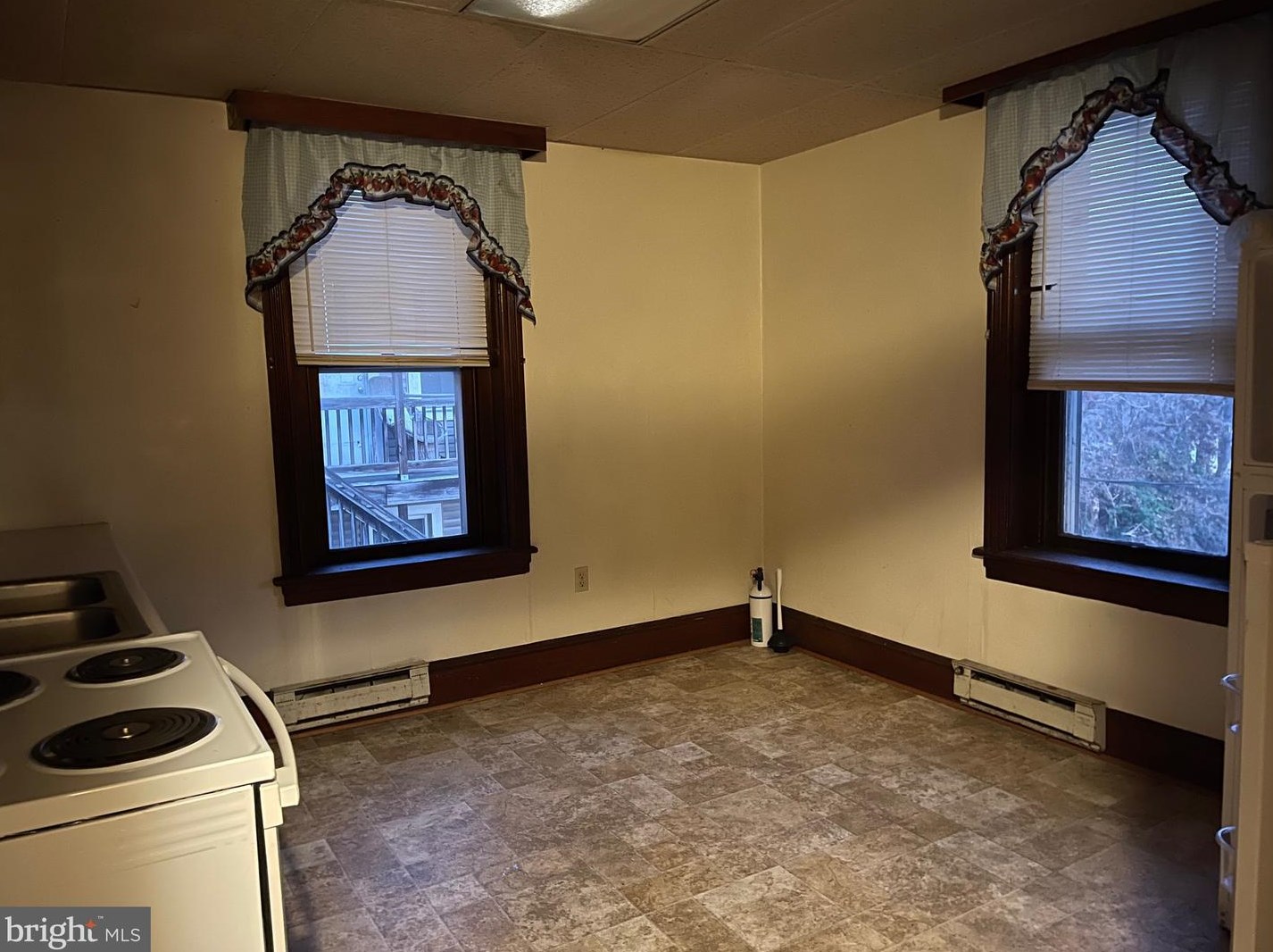 122 2nd St, Highspire, PA 17034-1132