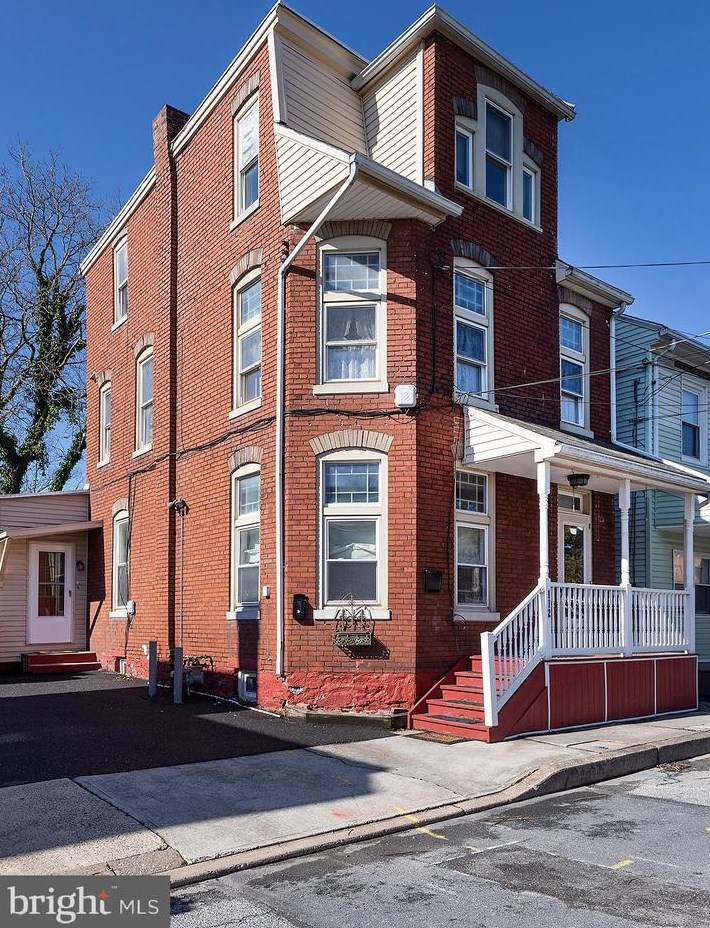 112 Nissley St #unit 2, Hbg Inter Airp, PA 17057