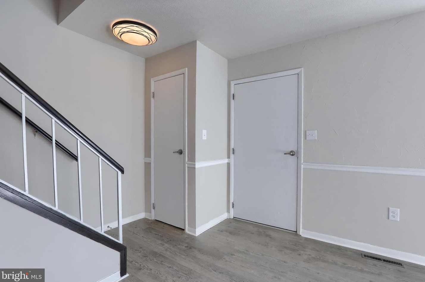 115 Harrisburg St, Harrisburg, PA 17113-2245