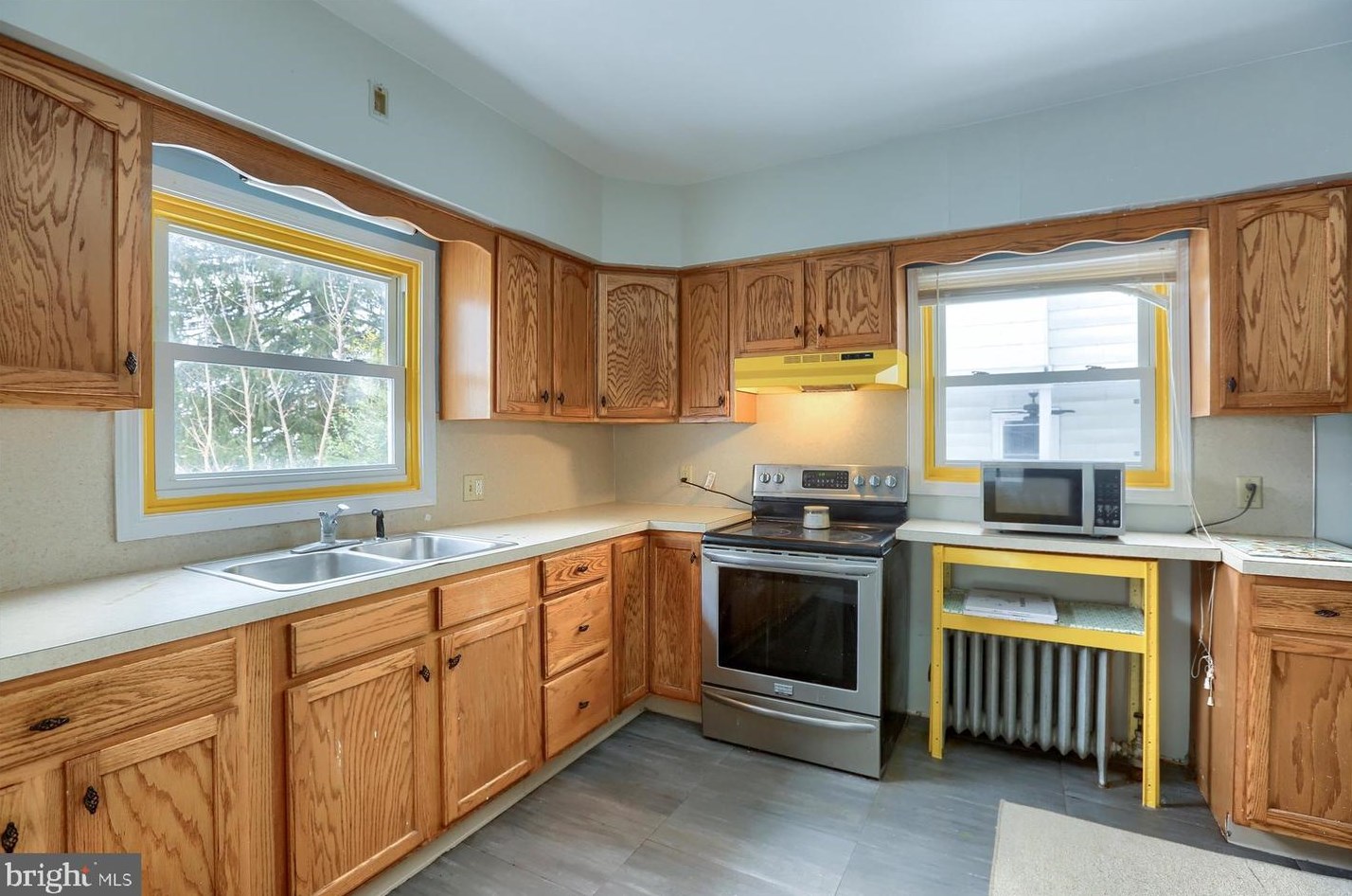 236 Main St, Hbg Inter Airp PA  17057-2229 exterior