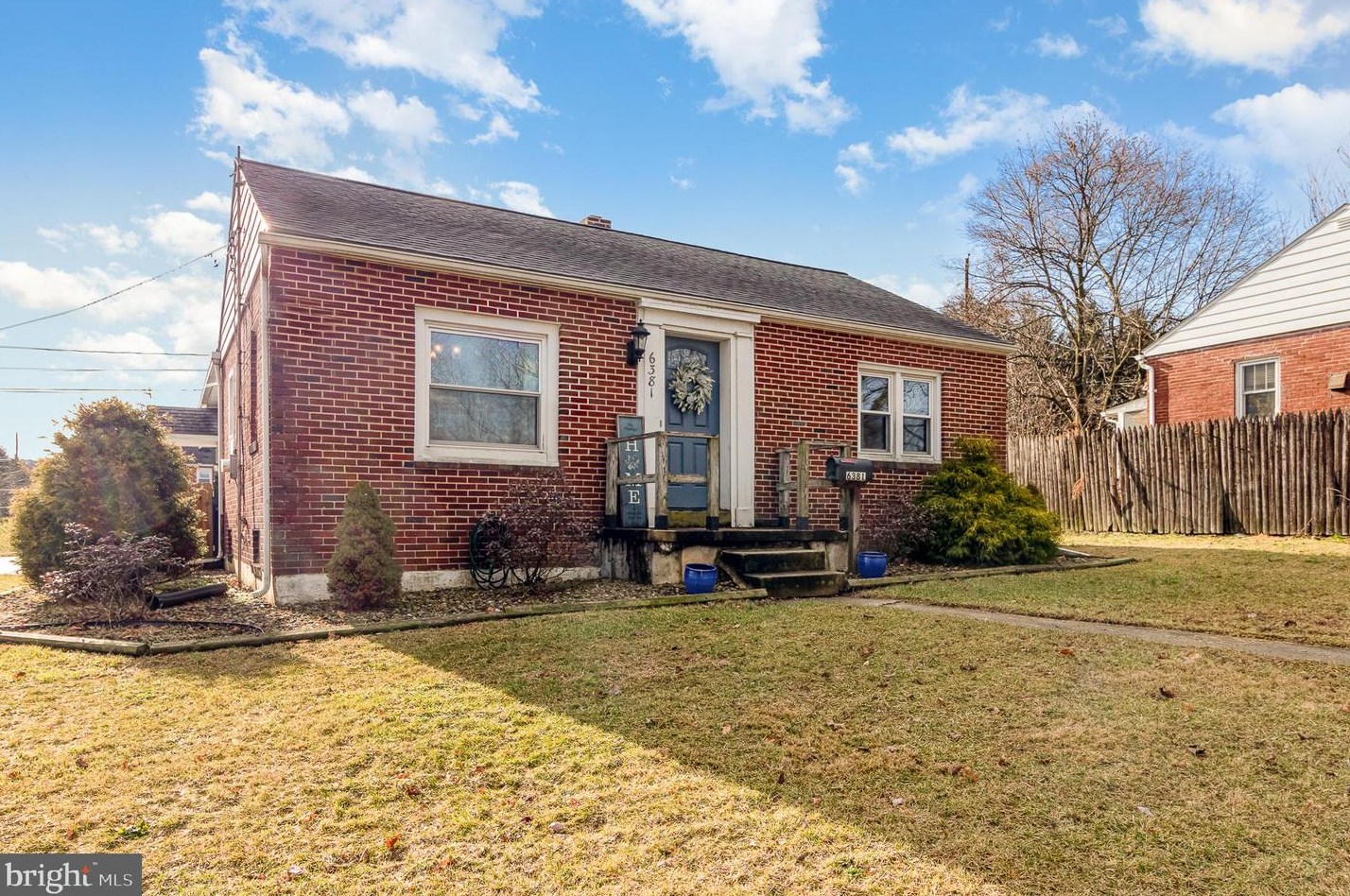 6381 Somerset St, Harrisburg, PA 17111-4374