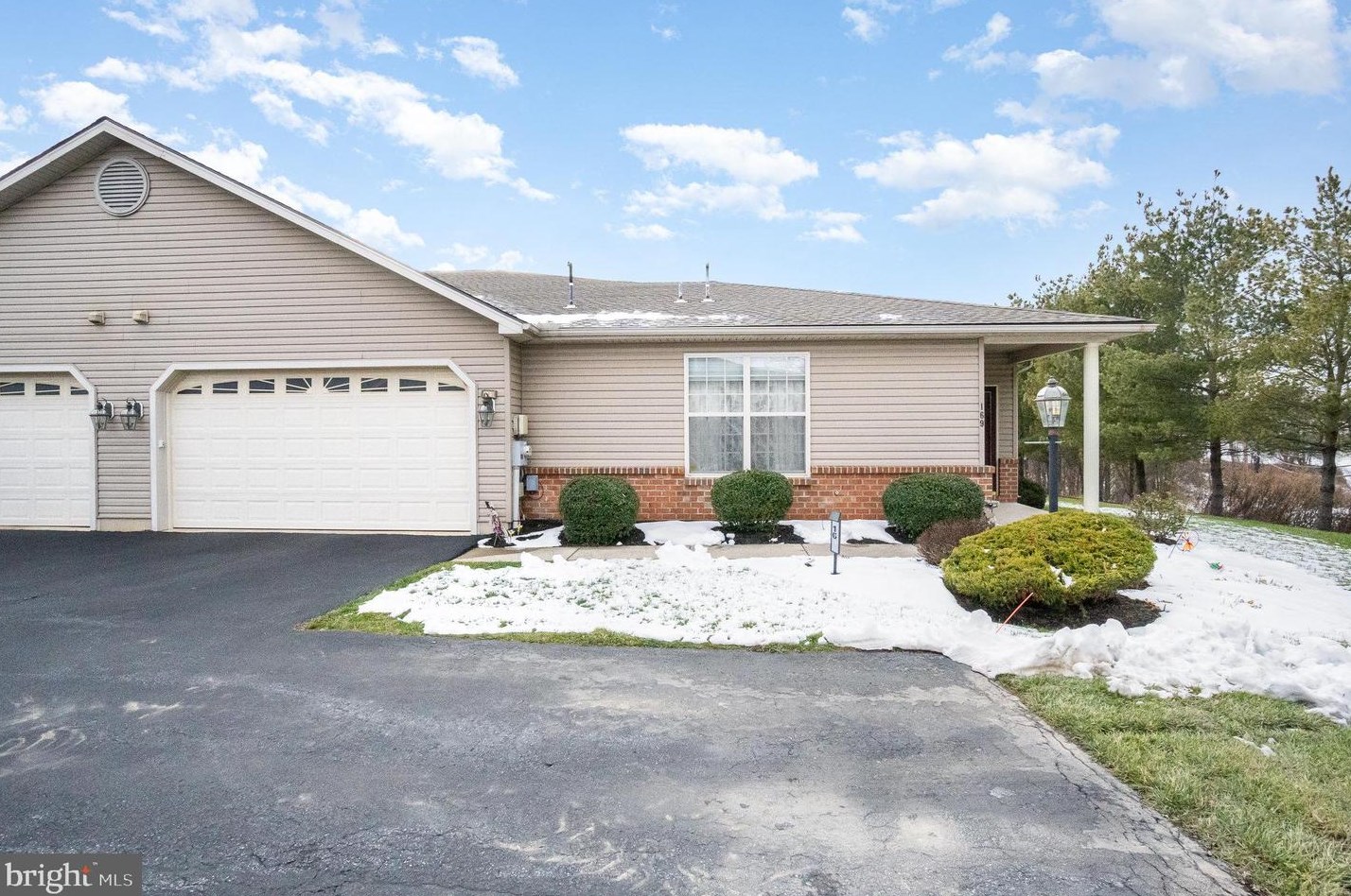 169 Meadowview Dr, Harrisburg, PA 17111