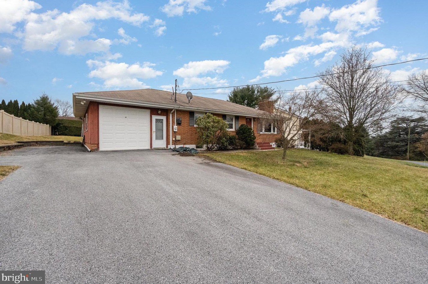 46 Thomas St, Hummelstown, PA 17036