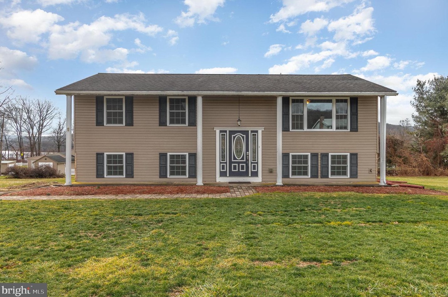 102 Pawnee Ln, Powells Vly, PA 17032