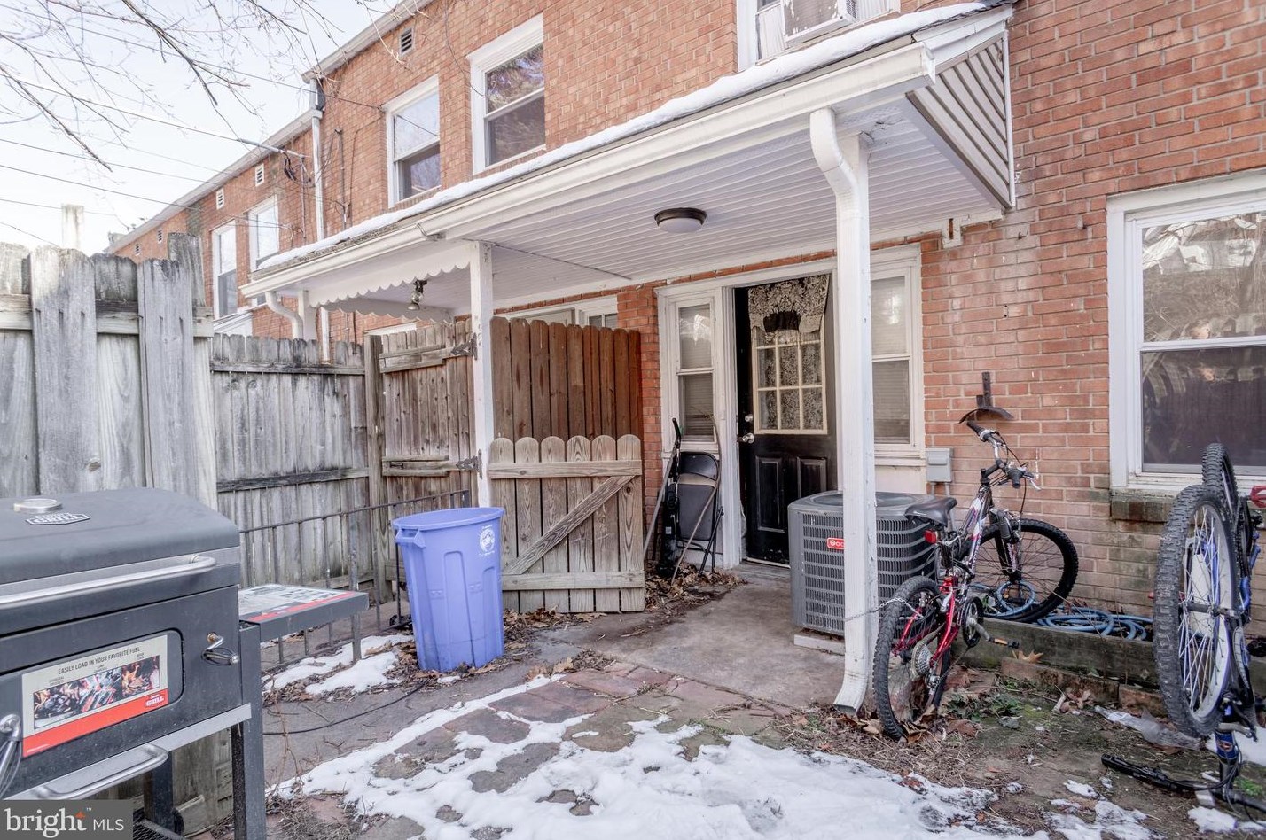 2462 Brookwood St, Harrisburg PA  17104-2111 exterior