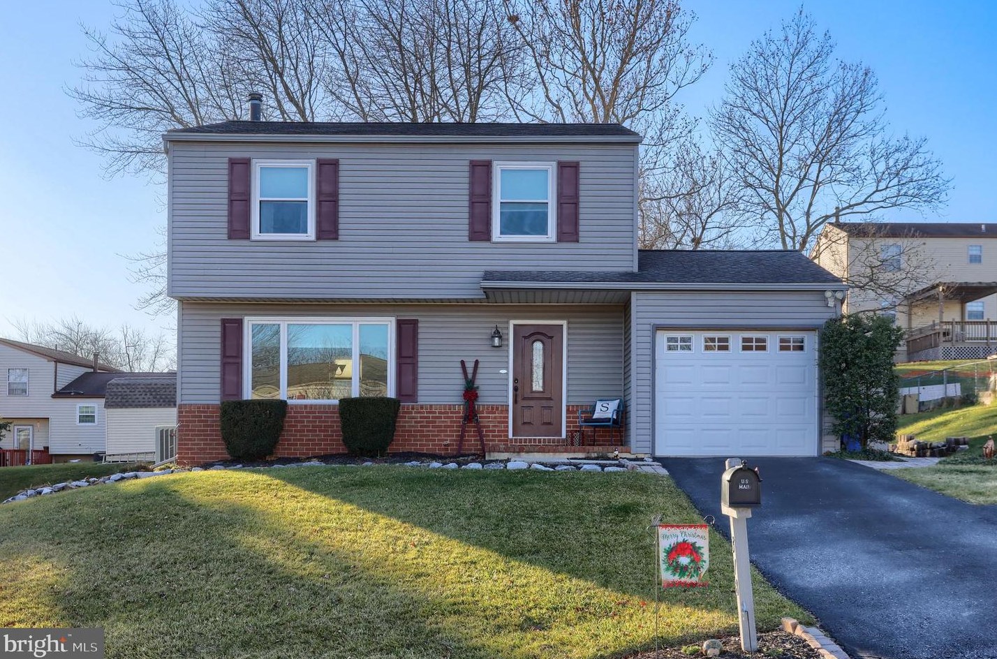 378 Sweetbriar Dr, Harrisburg, PA 17111-5672
