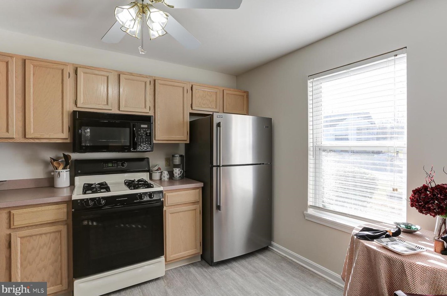 5803 Hidden Lake Dr, Harrisburg PA  17111-4678 exterior