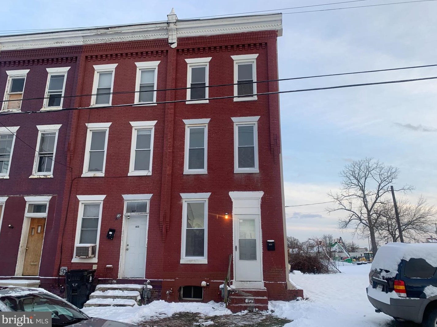 613 Peffer St, Harrisburg PA  17102-1025 exterior