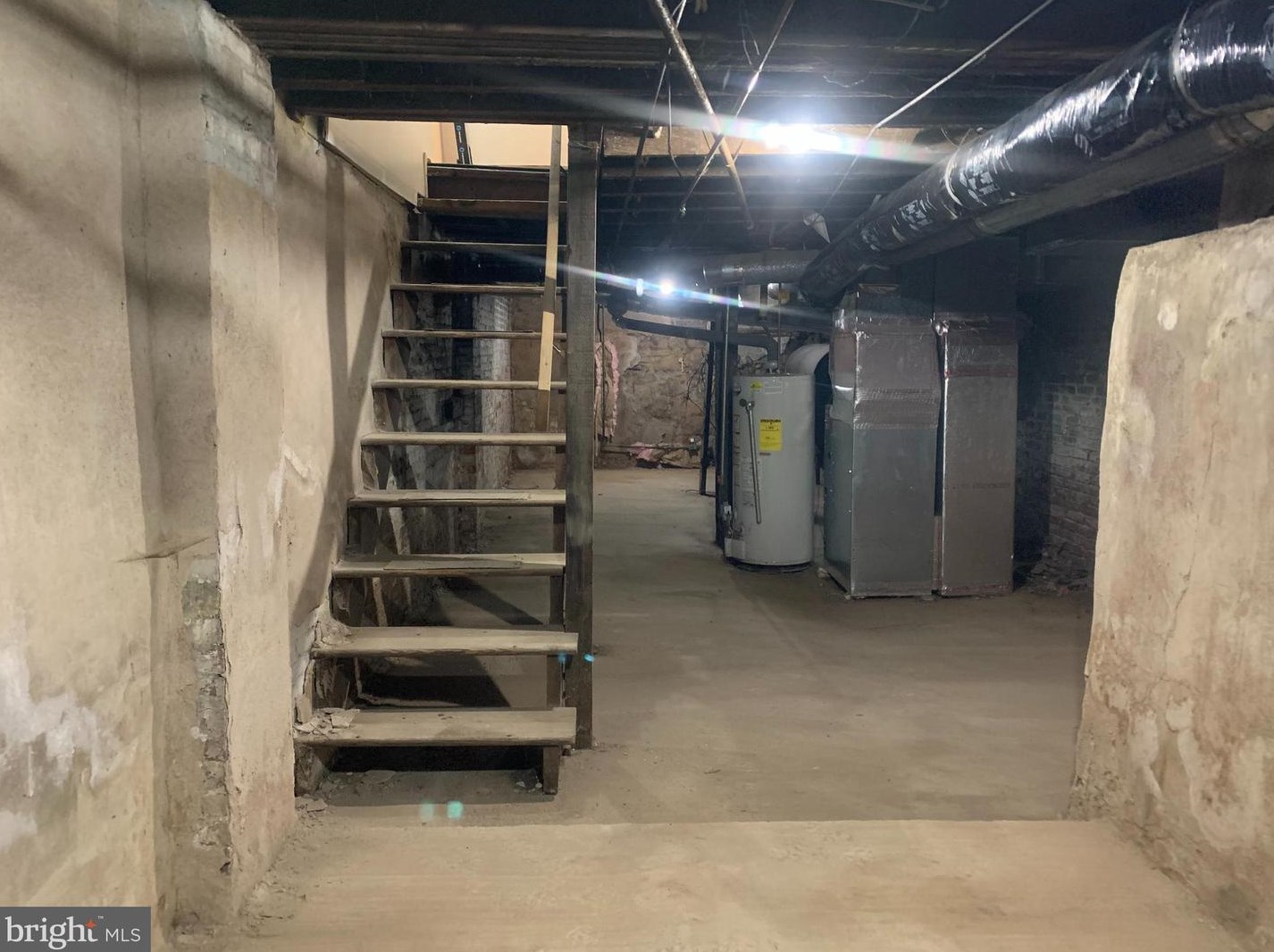 613 Peffer St, Harrisburg PA  17102-1025 exterior