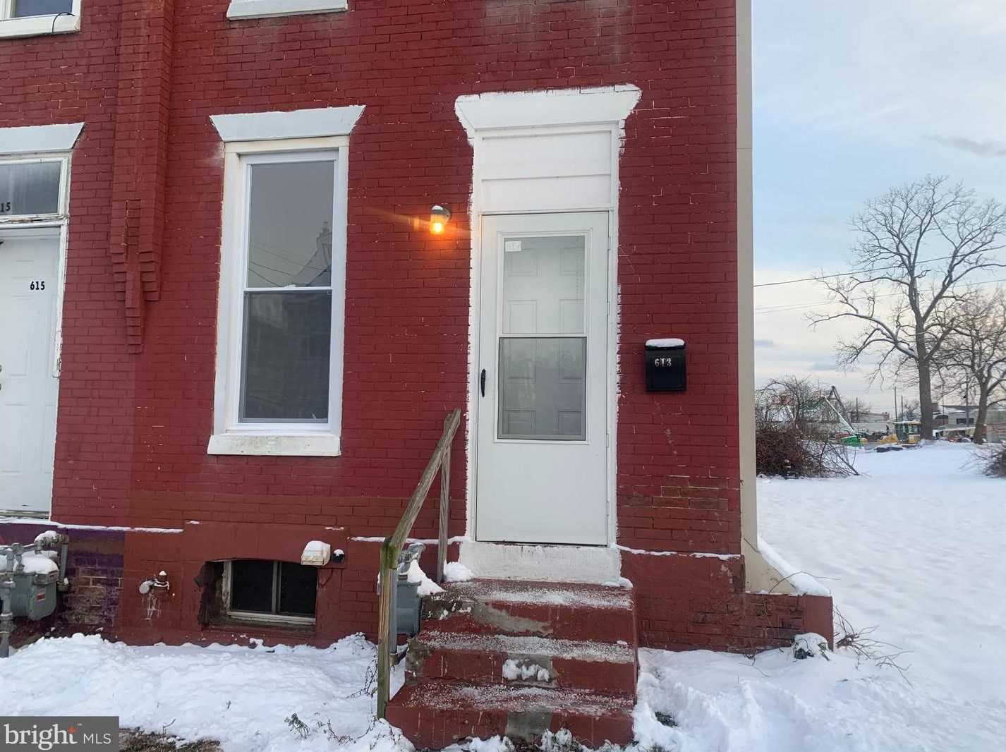 613 Peffer St, Harrisburg PA  17102-1025 exterior