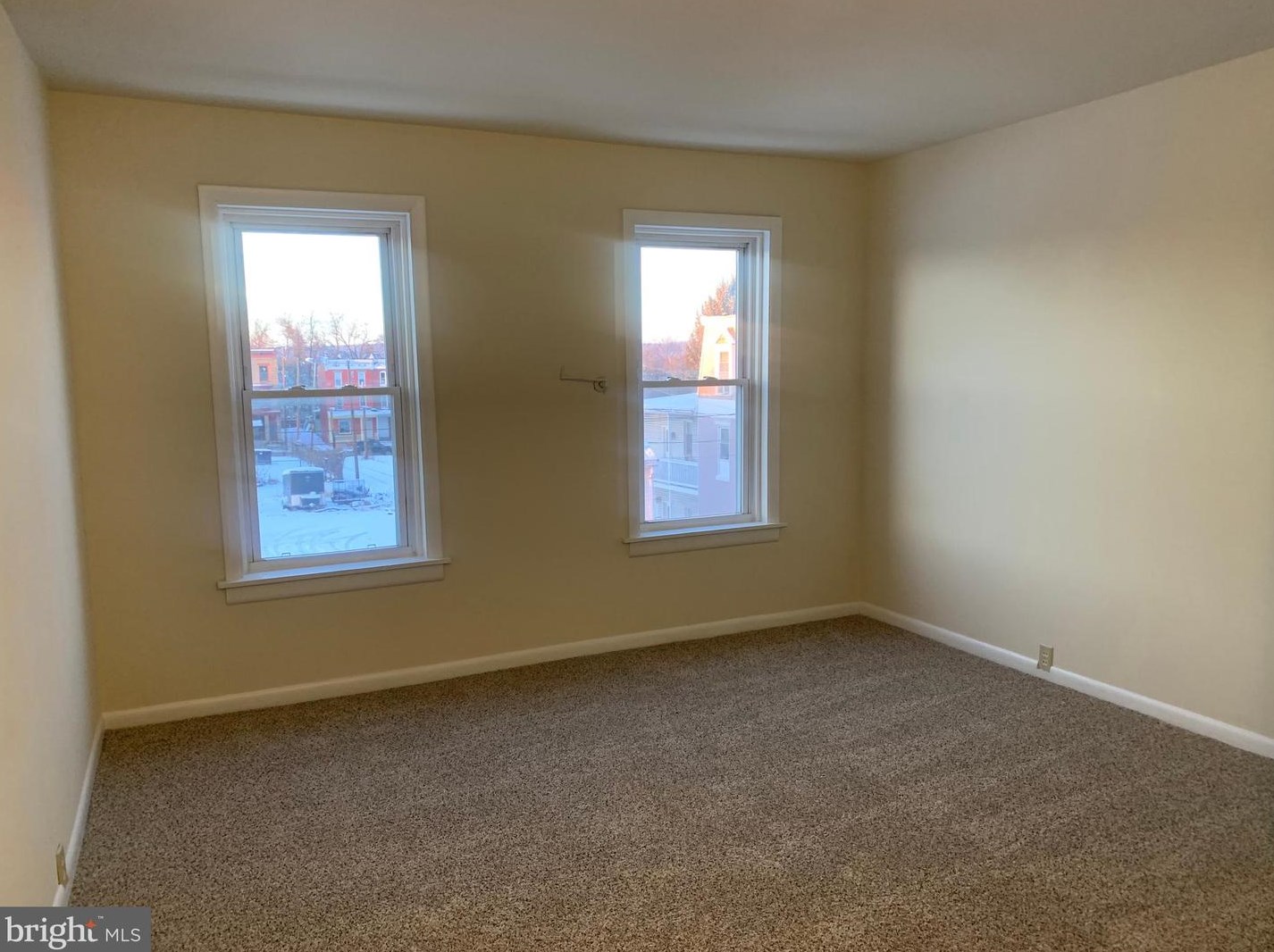 613 Peffer St, Harrisburg PA  17102-1025 exterior