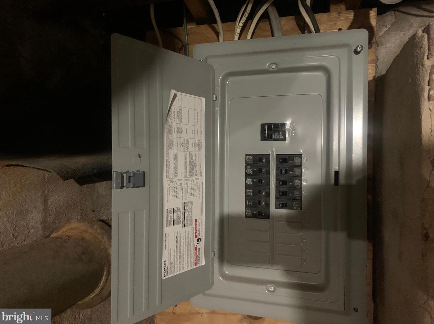 613 Peffer St, Harrisburg PA  17102-1025 exterior