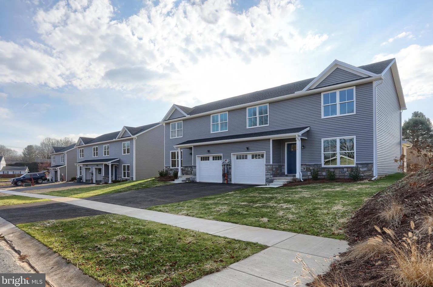 166 Lamp Post Ln, Swatara, PA 17033