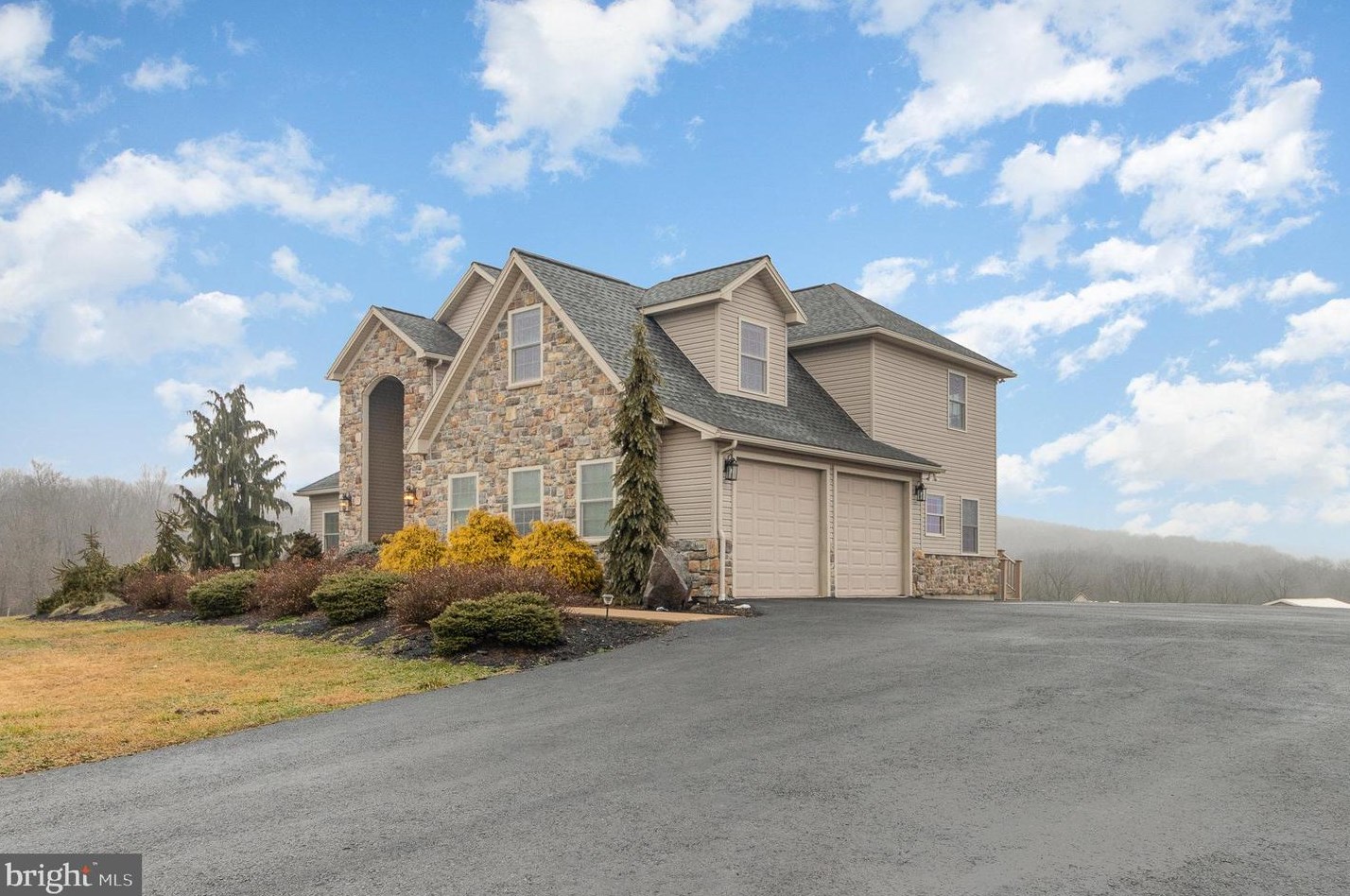 13 Pheasant Hill Dr, Powells Vly, PA 17032