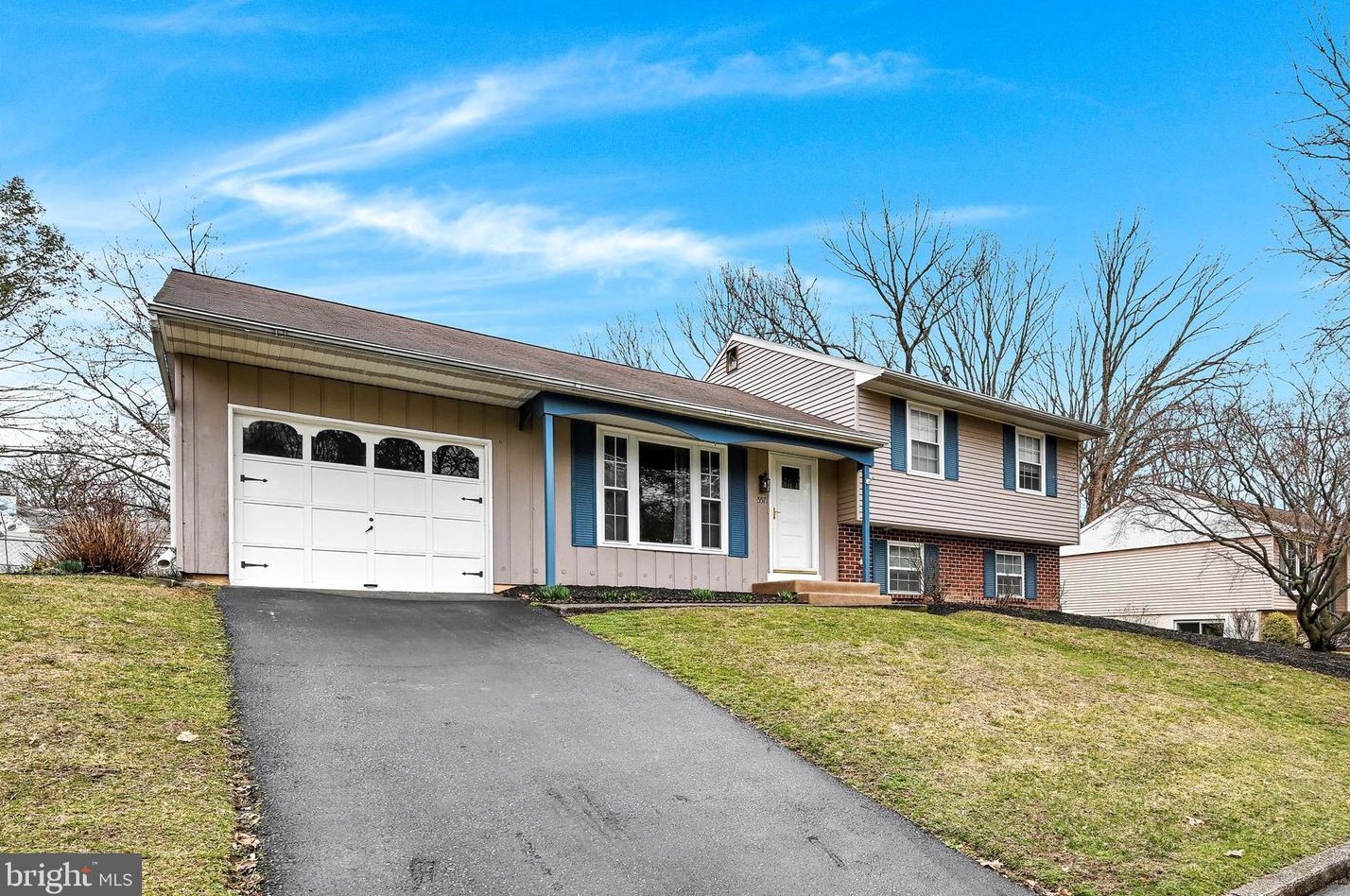 5571 Edsel St, Harrisburg, PA 17109-5659