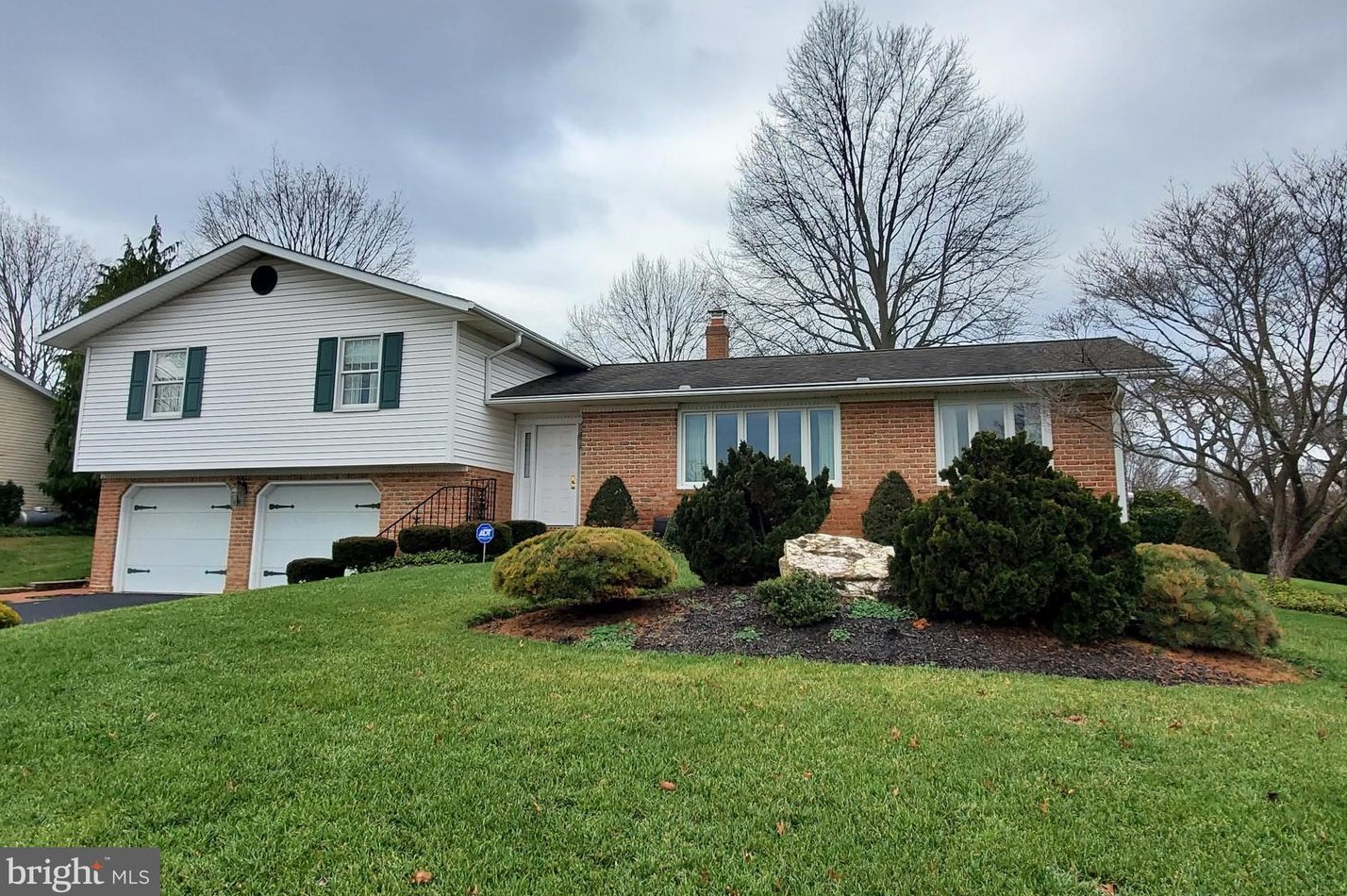 1818 Briarcreek Ln, Hbg Inter Airp, PA 17057-2975