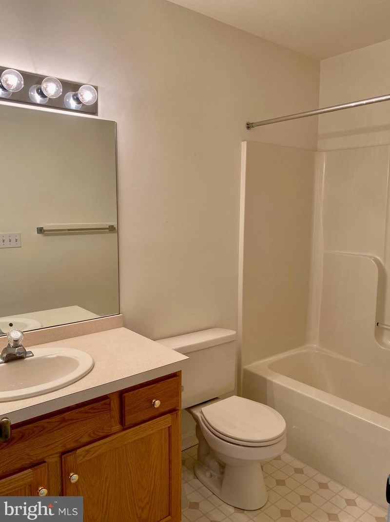 1946 Limestone Dr, Hummelstown PA  17036-7023 exterior