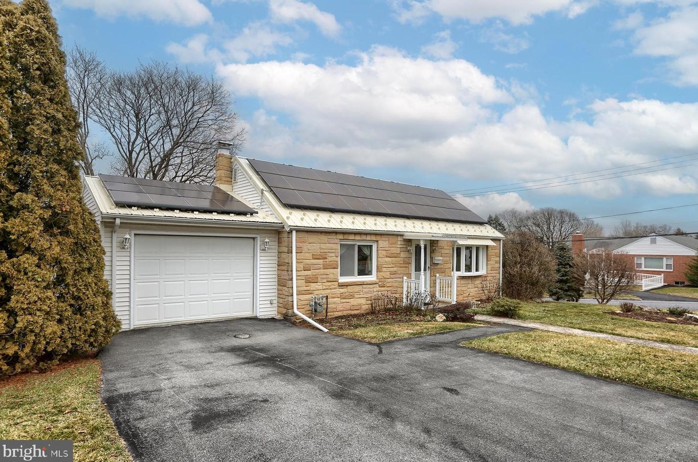 6290 Somerset St, Harrisburg, PA 17111