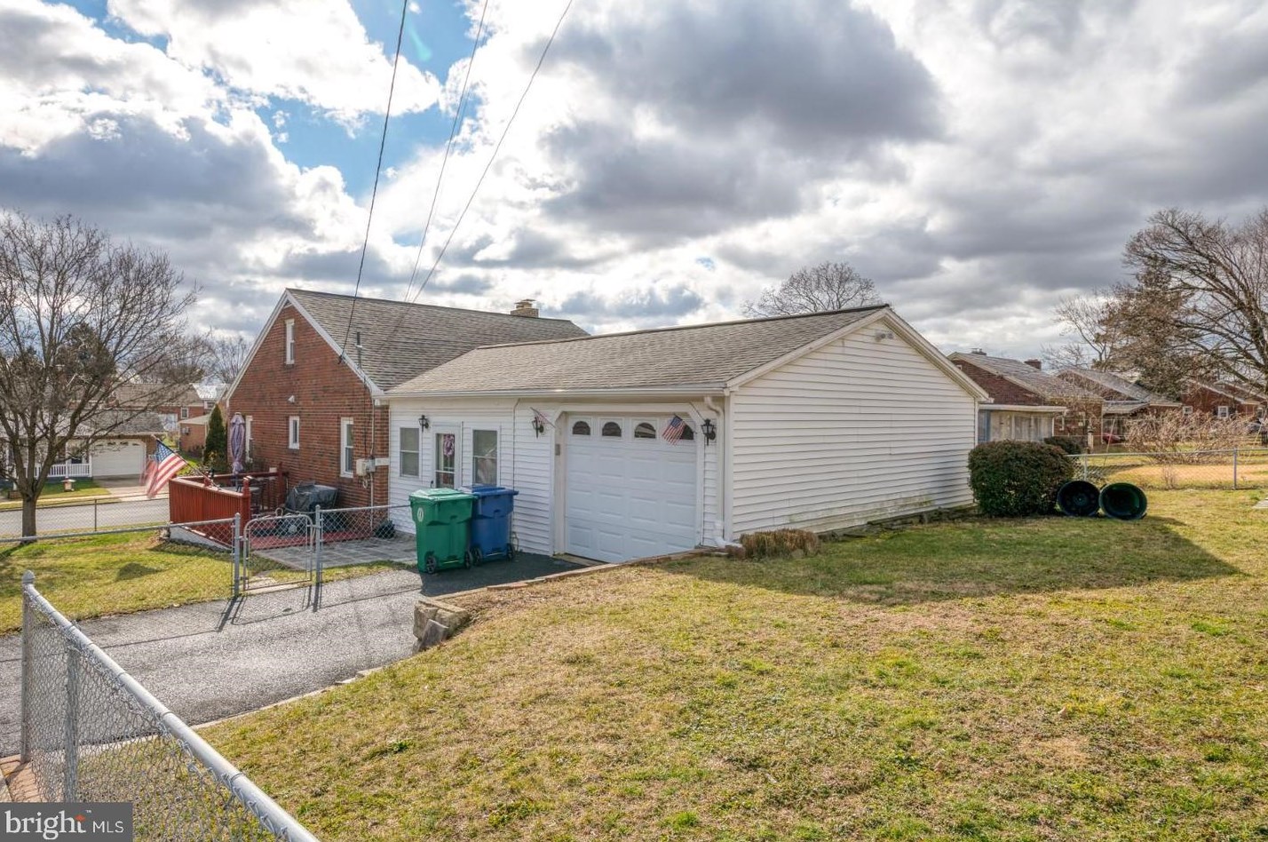 4922 Wyoming Ave, Harrisburg PA  17109-3032 exterior