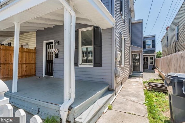 220 Lincoln St, Harrisburg PA  17113-2256 exterior