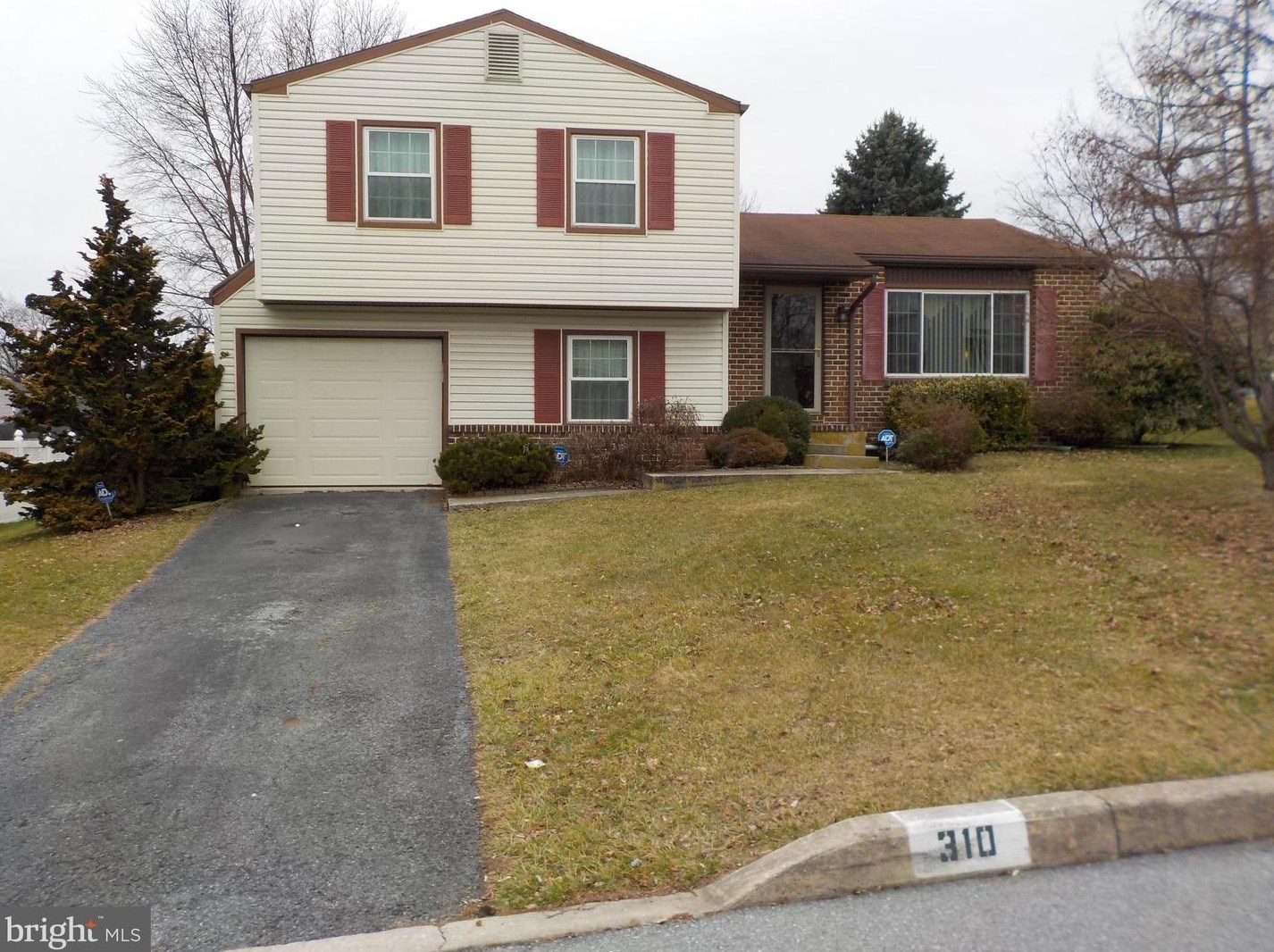 310 Harvest Dr, Harrisburg, PA 17111-5632