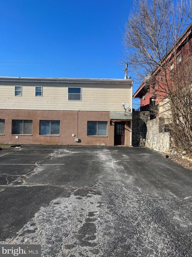 1132 E Chocolate Ave, Swatara, PA 17033