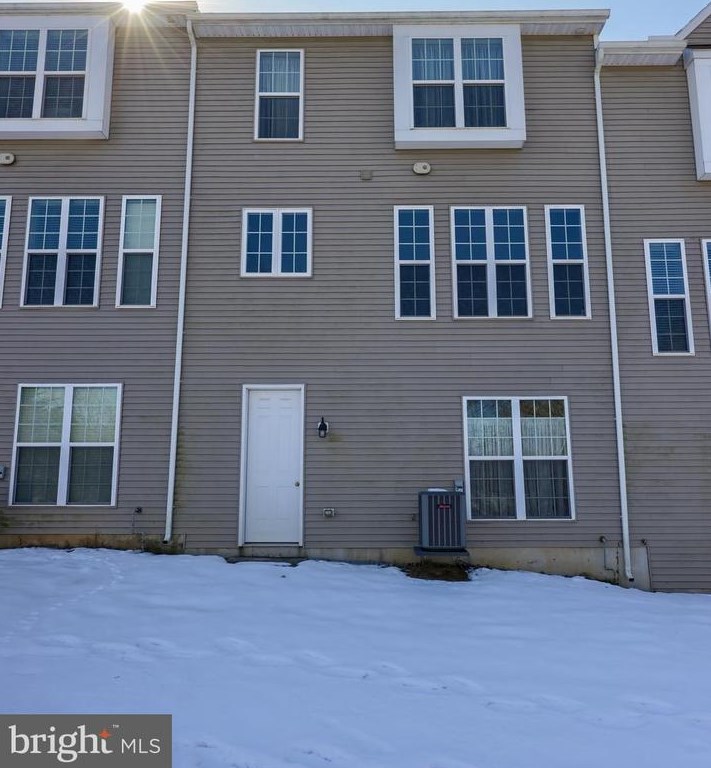 2111 Red Fox Dr, Hummelstown PA  17036-7087 exterior