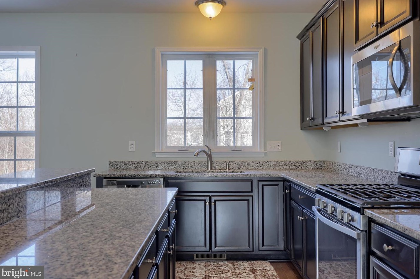 2111 Red Fox Dr, Hummelstown PA  17036-7087 exterior