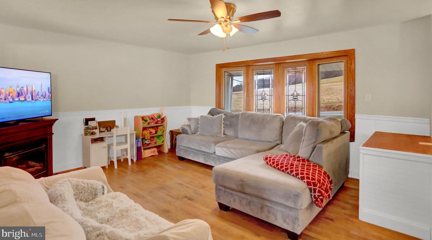 2782 Peters Mountain Rd, Powells Vly, PA 17032-9538