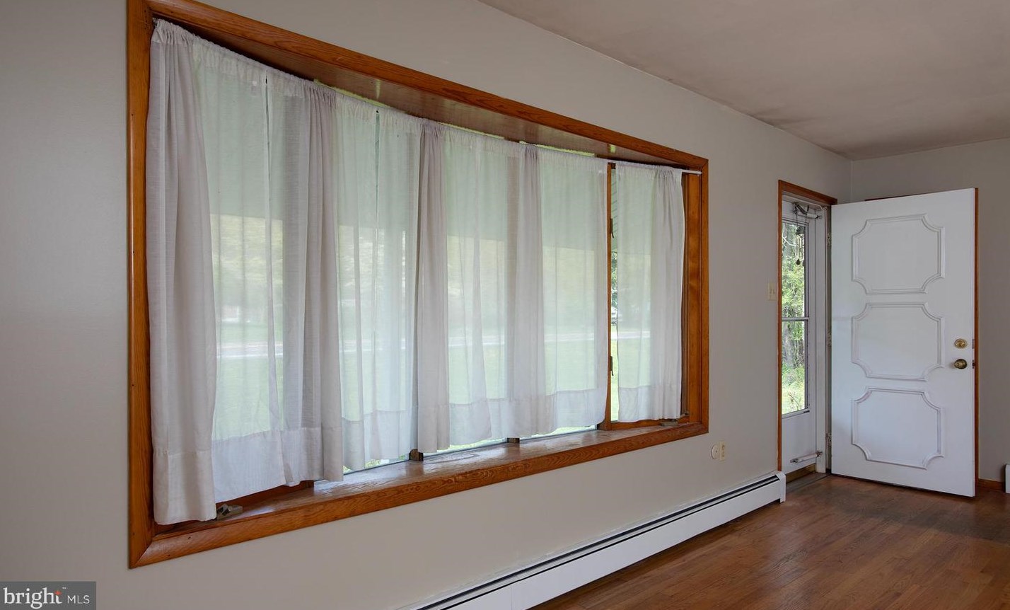 806 Mountain Rd, Water Gap, PA 17018