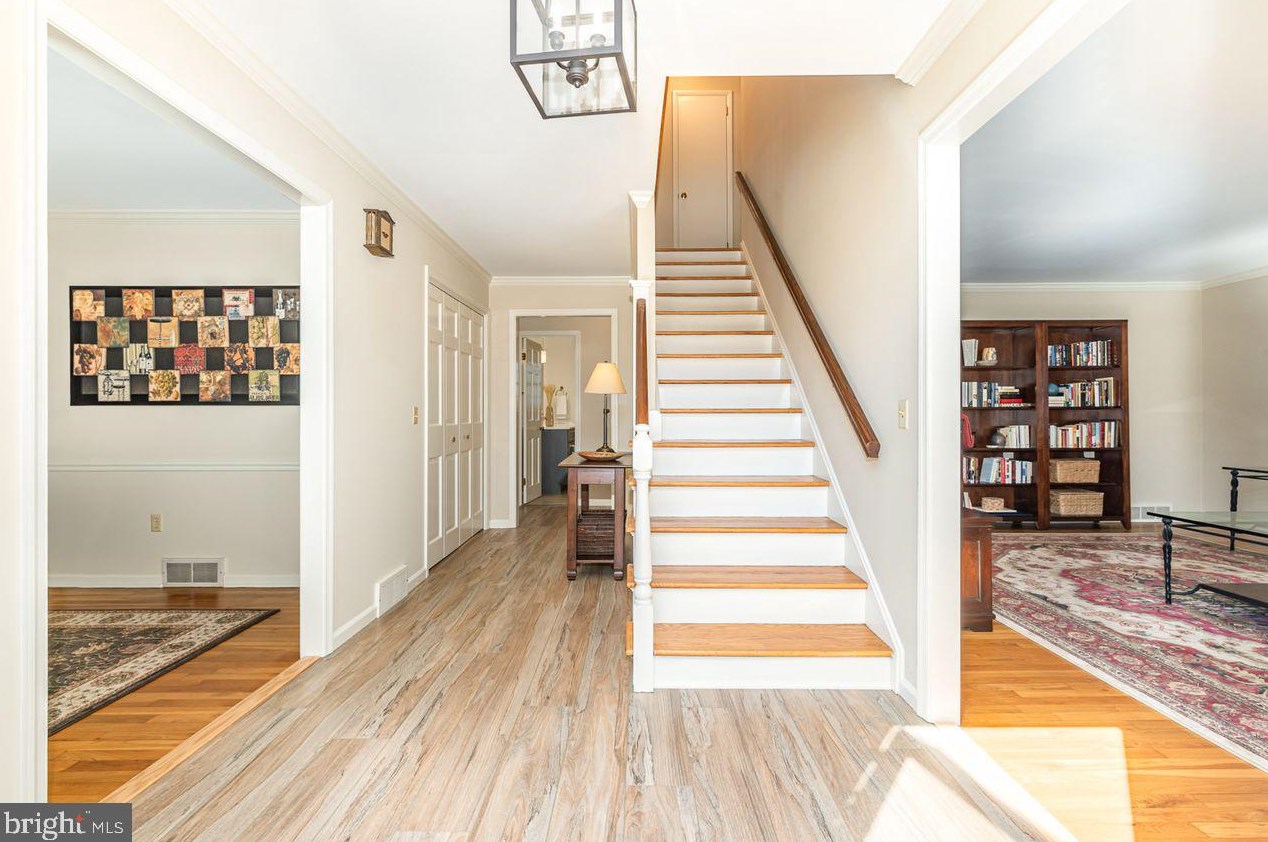 8 Plymouth Cir, Swatara, PA 17033