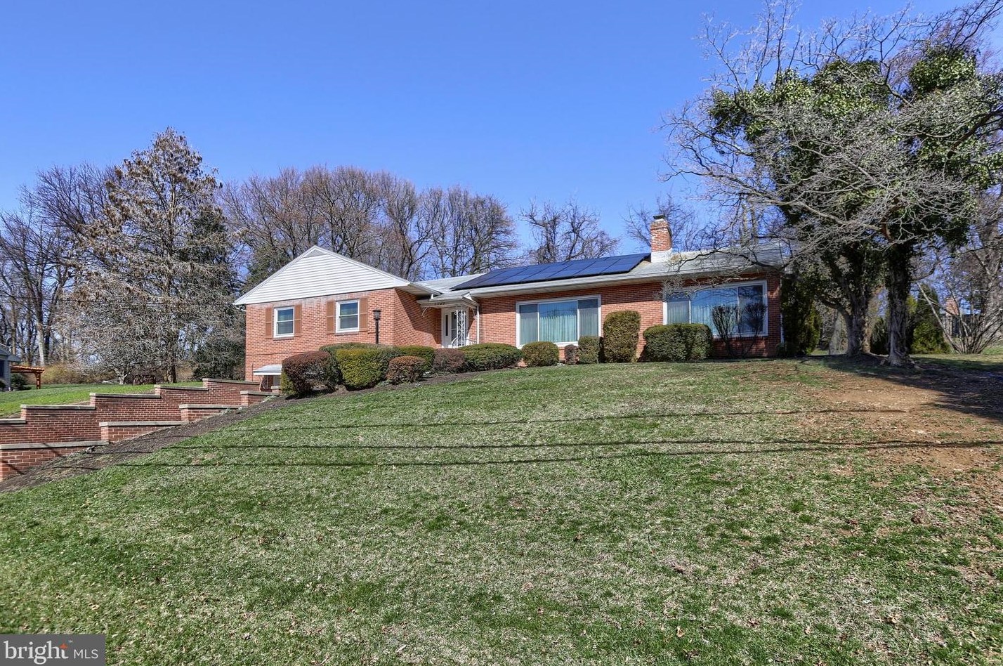 1142 Countryside Dr, Harrisburg, PA 17110-2801
