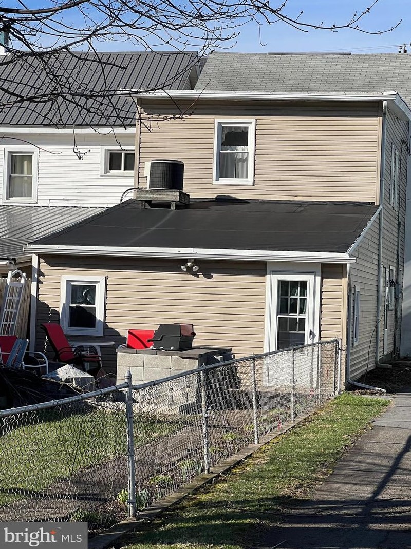512 S 2nd St, Lykens, PA 17048