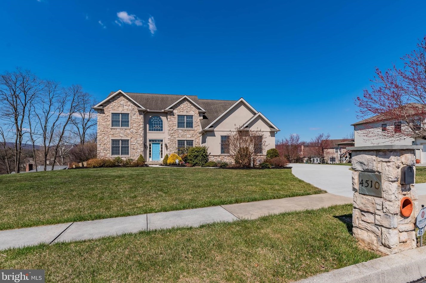 4510 Elwill Dr, Harrisburg, PA 17112