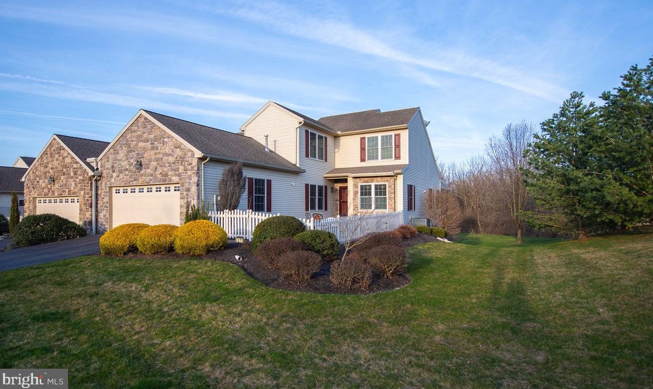 2275 Southpoint Dr, Hummelstown, PA 17036