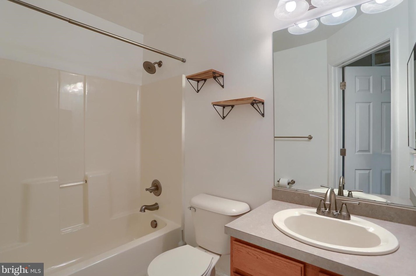 539 Pond View Ct, Harrisburg PA  17110-4020 exterior