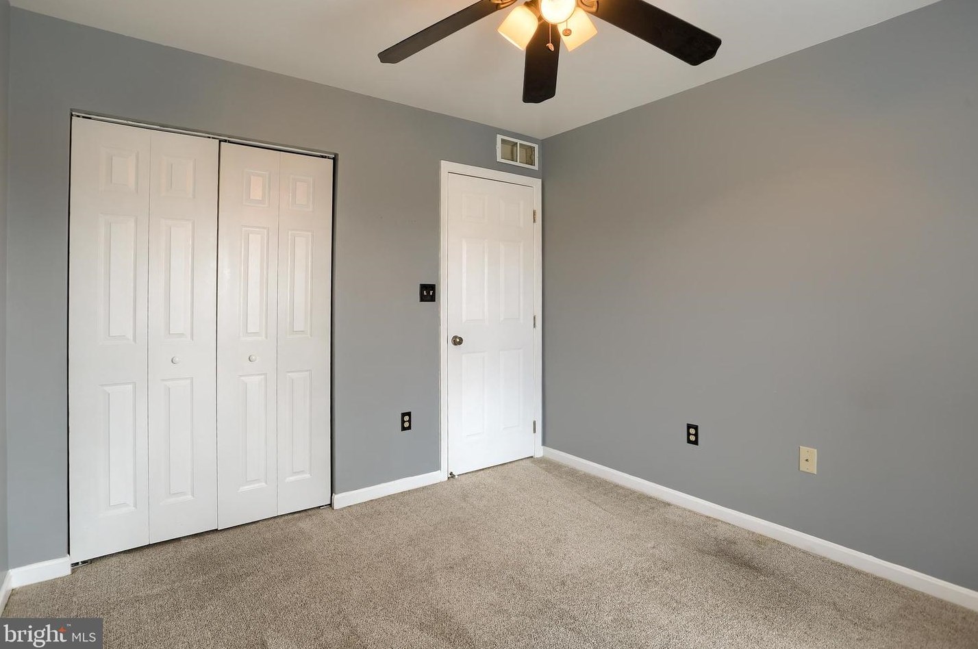 539 Pond View Ct, Harrisburg PA  17110-4020 exterior