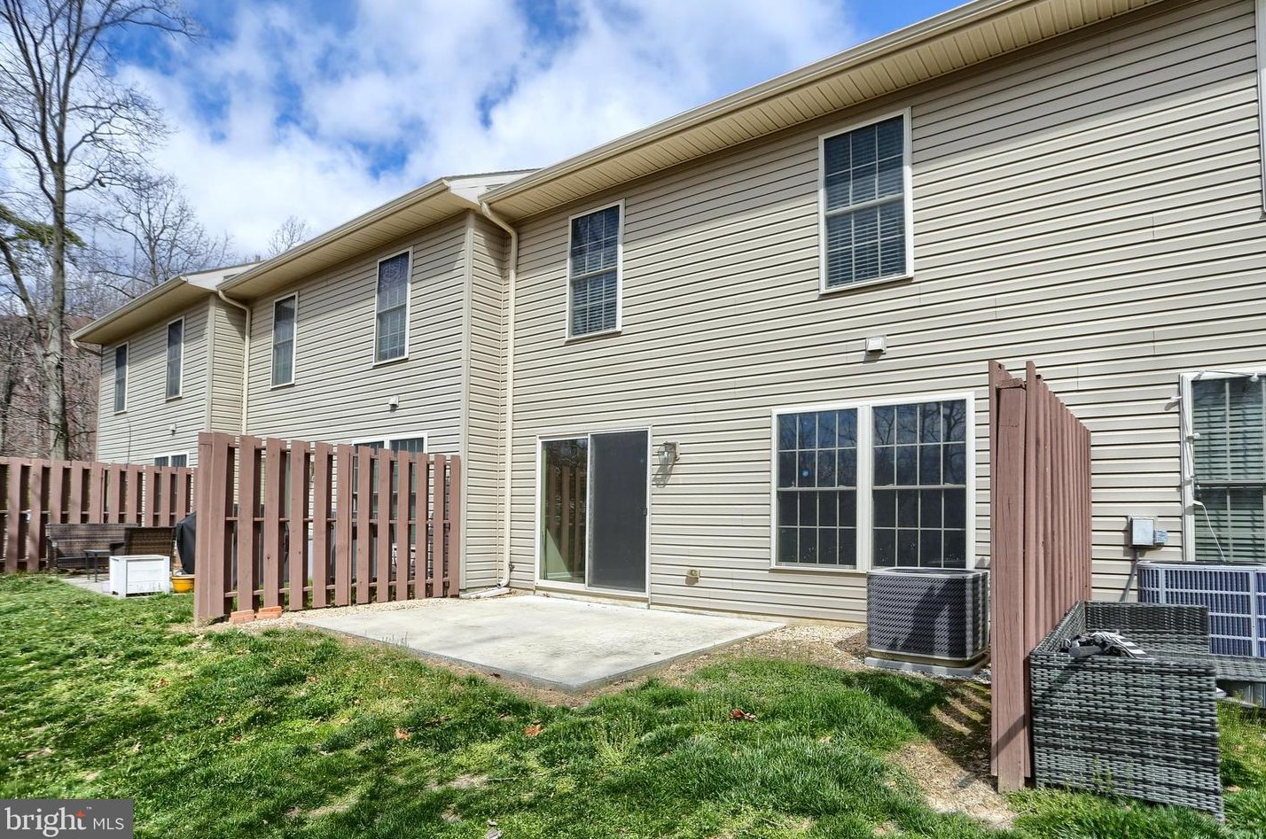 539 Pond View Ct, Harrisburg PA  17110-4020 exterior