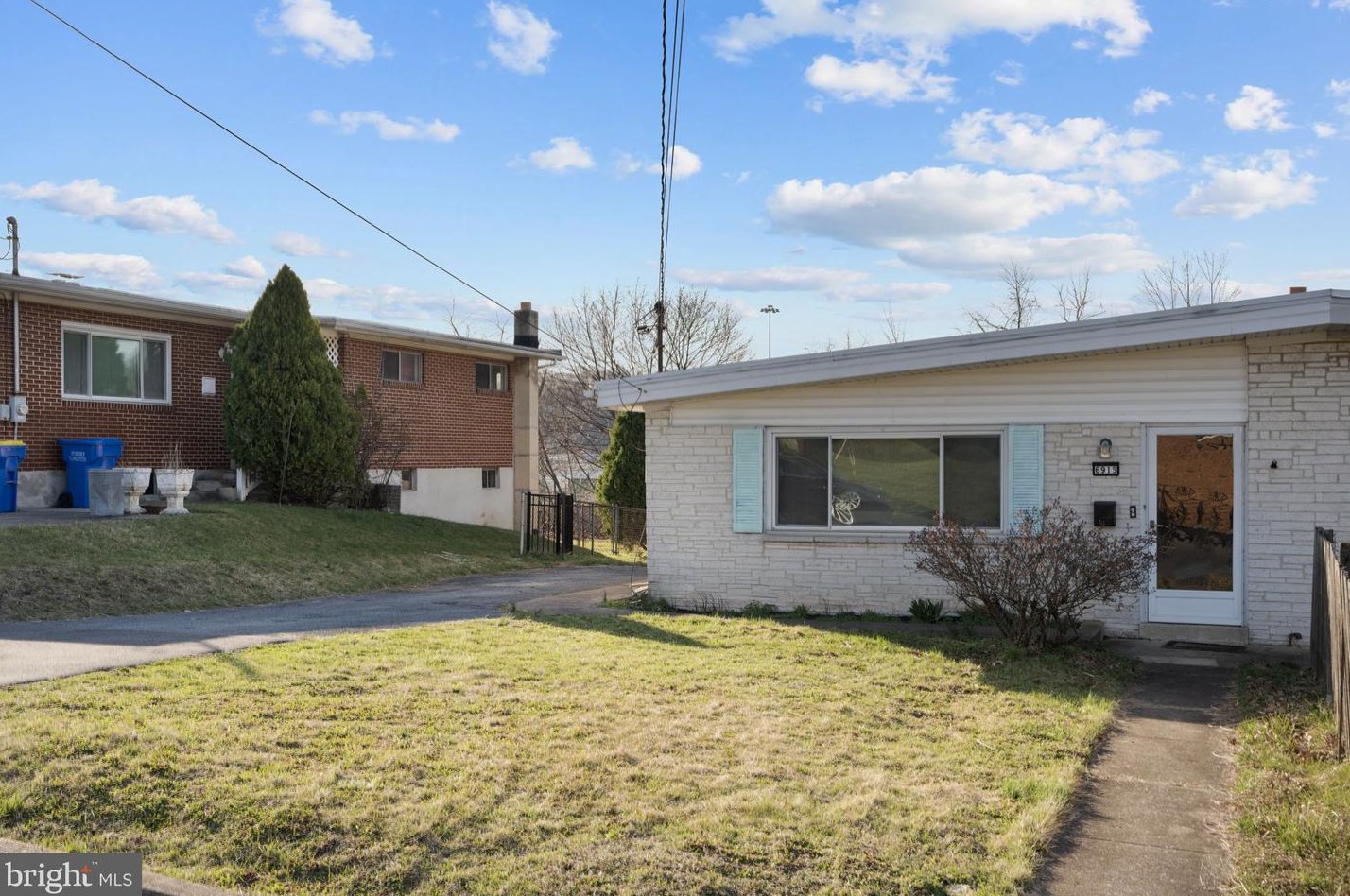 6915 Clearfield St, Harrisburg, PA 17111-5218