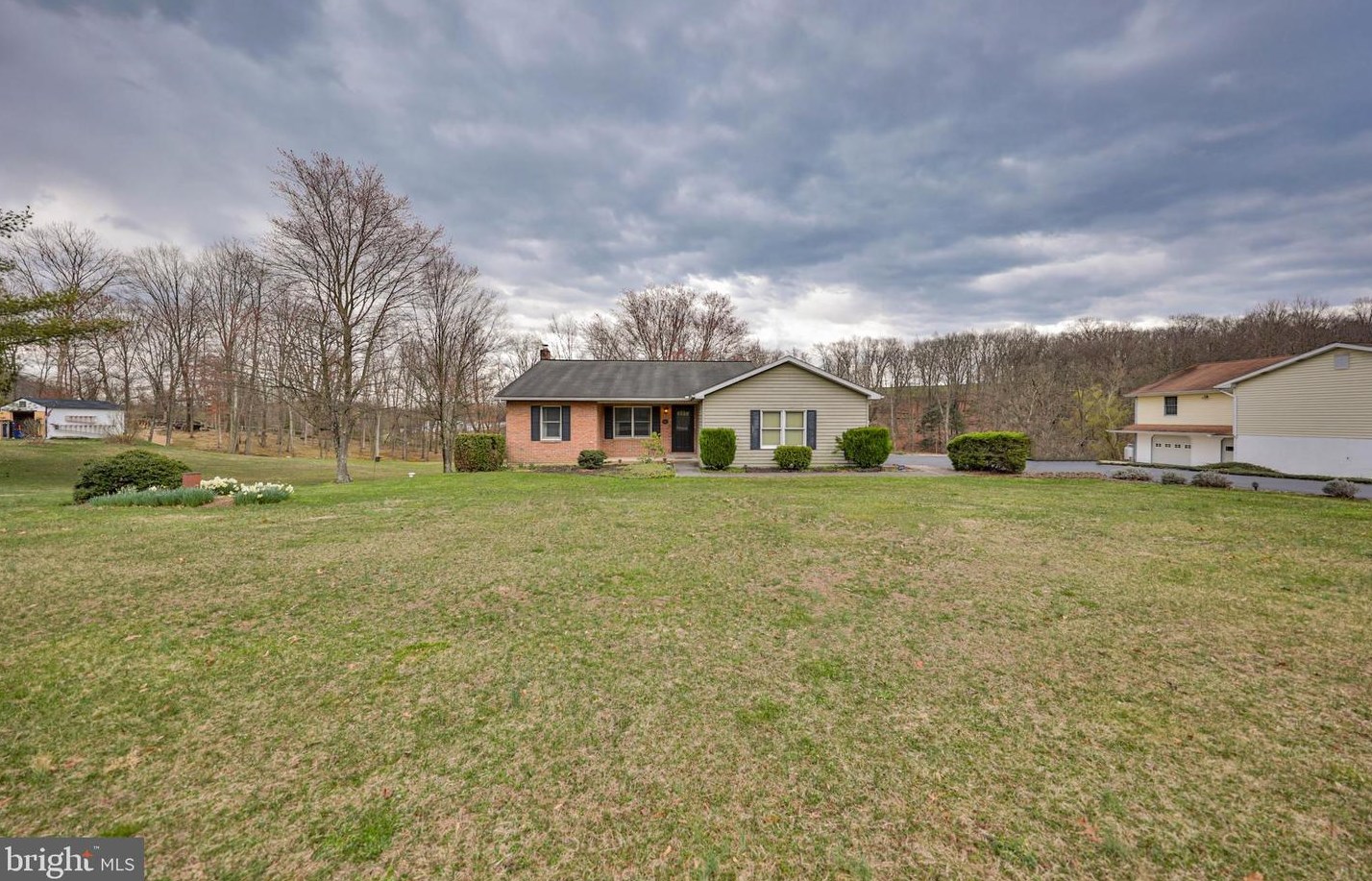 141 Steeplechase Ln, Harrisburg, PA 17112