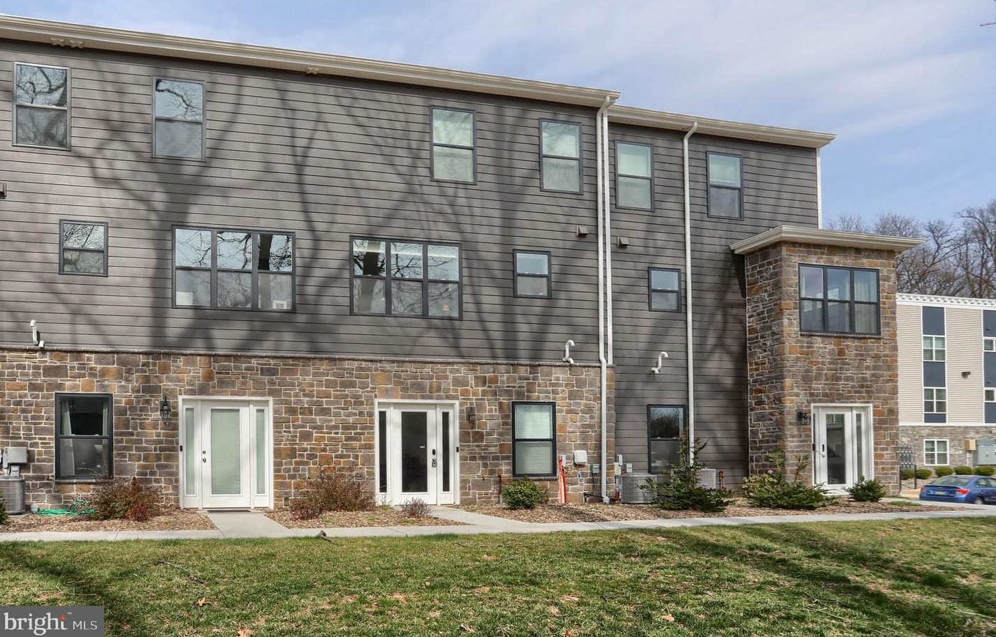 129 High Pointe Dr #33, Hummelstown, PA 17036
