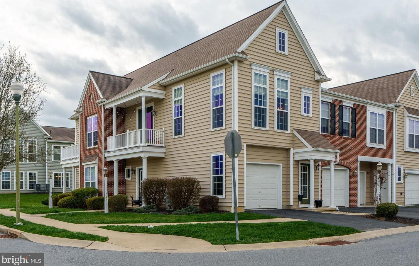 614 Darby Ct, Hummelstown, PA 17036