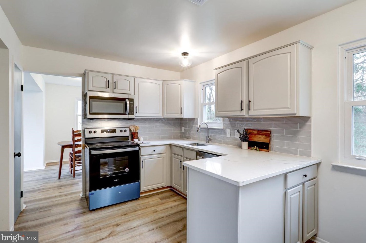 953 Blue Jay Rd, Harrisburg, PA 17111