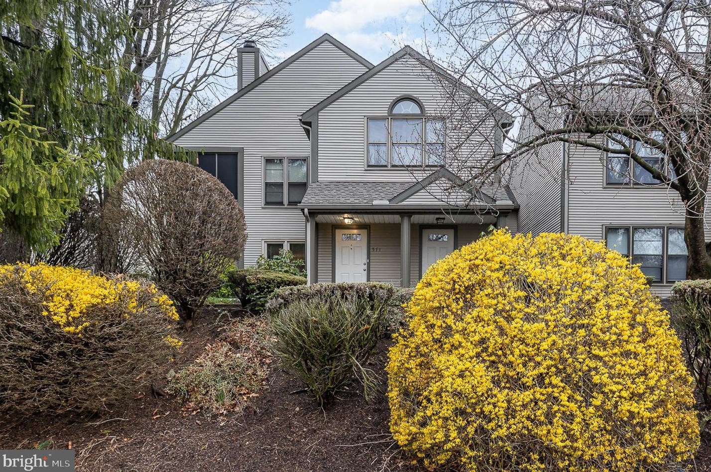 571 Roslaire Dr, Hummelstown PA  17036-9165 exterior