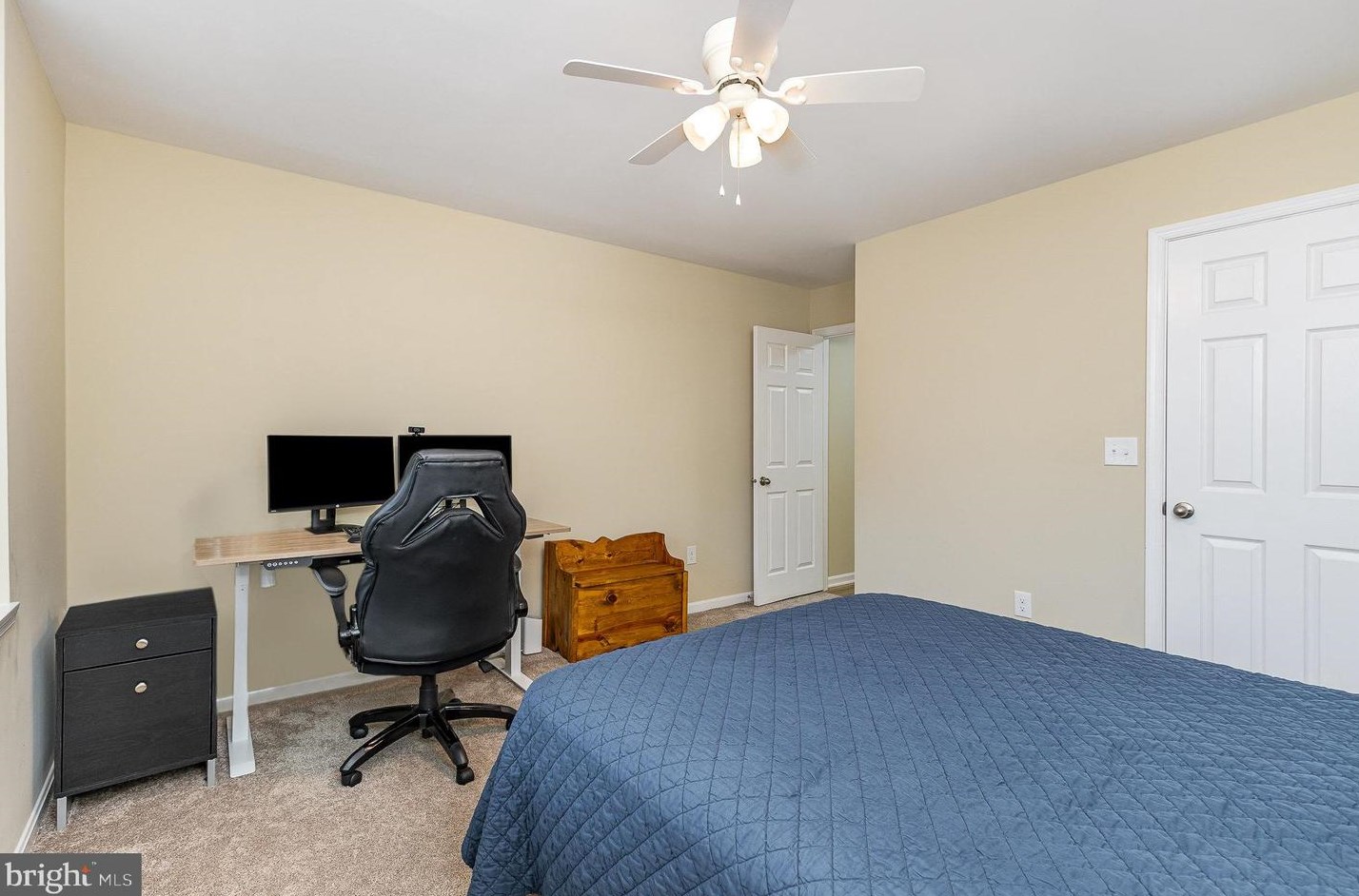 571 Roslaire Dr, Hummelstown PA  17036-9165 exterior