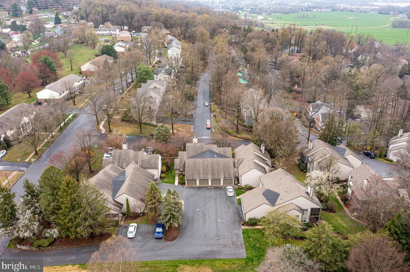 571 Roslaire Dr, Hummelstown PA  17036-9165 exterior